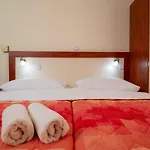 Adria 4*