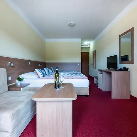 Adria 4*