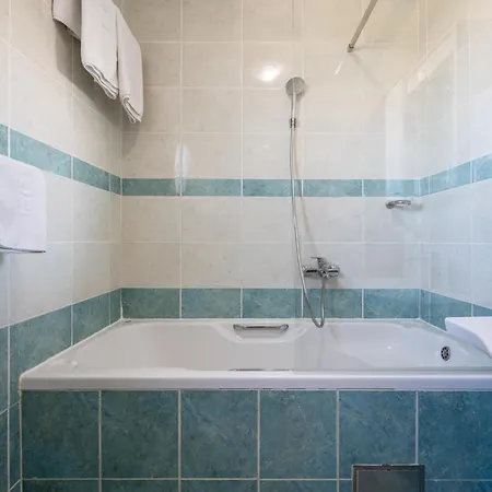 Adria Hotel 4*
