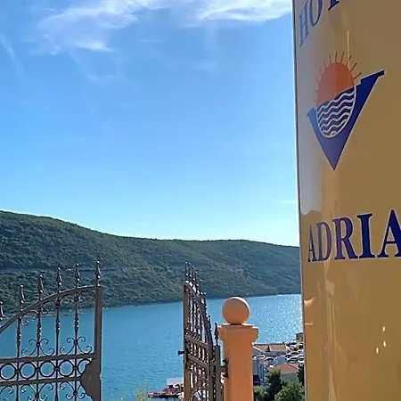 Adria 4*
