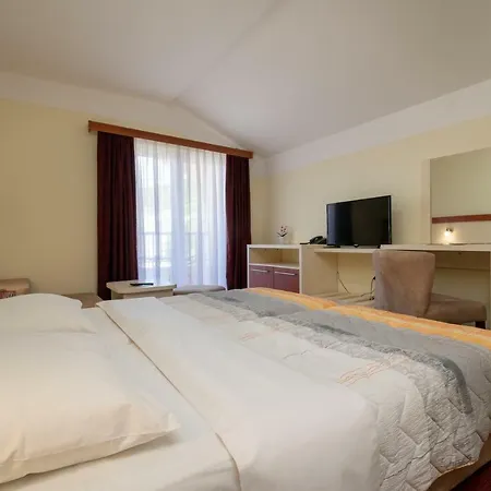 Adria 4*